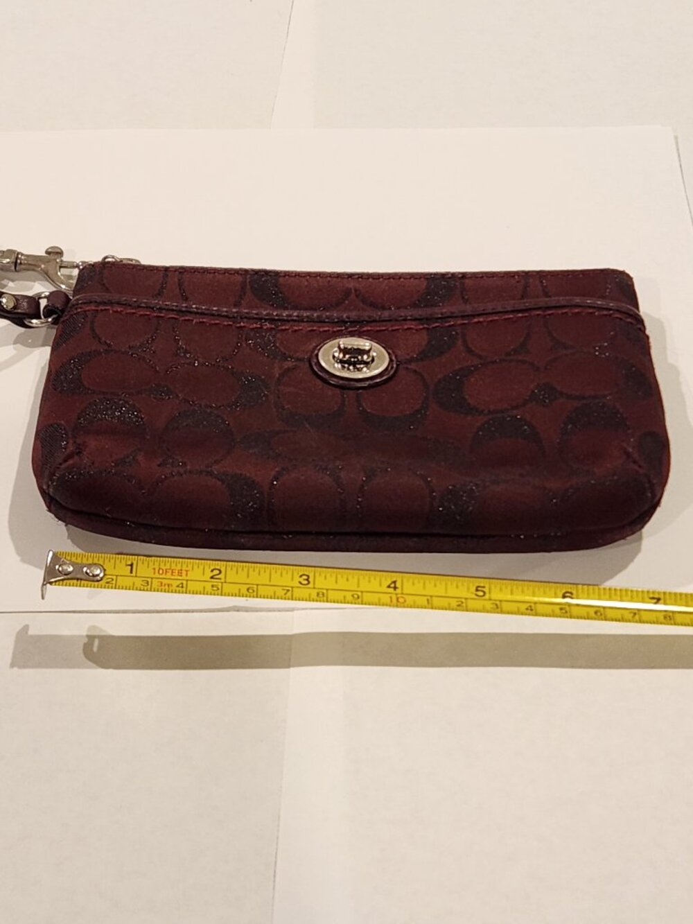 Vintage Coach Burgundy Signature Jacquard Wristlet - Picture 2 of 10